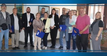 У општини Гроцка уручени уговори о додели грађевинског материјала за породице избеглица и интерно расељених лица